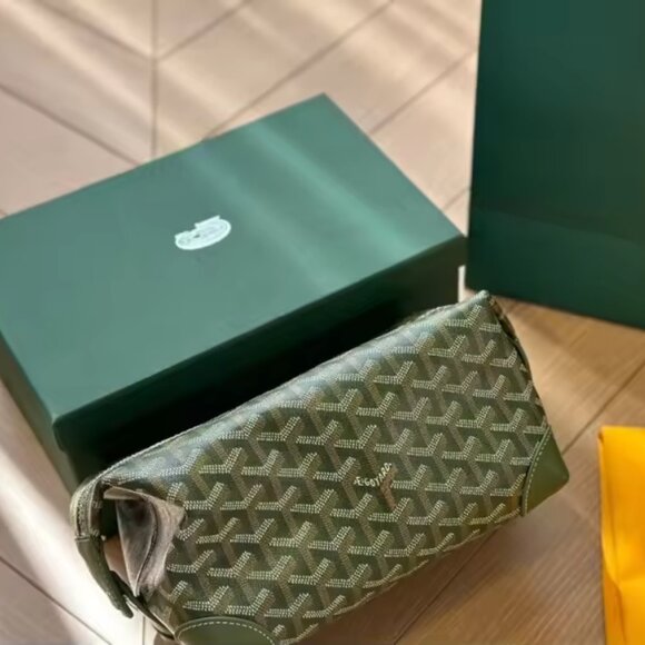 Goyard toiletry bag - Picture 1 of 6